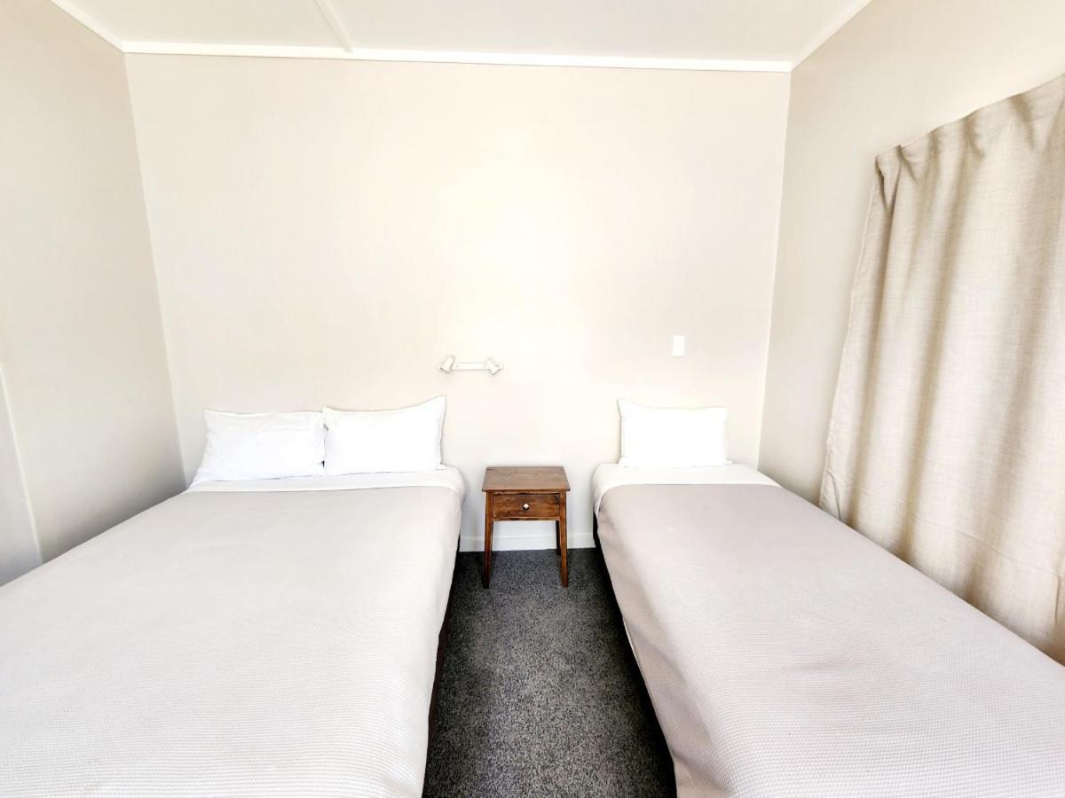 Kelly'S Riverside Motel Таумаруни Экстерьер фото
