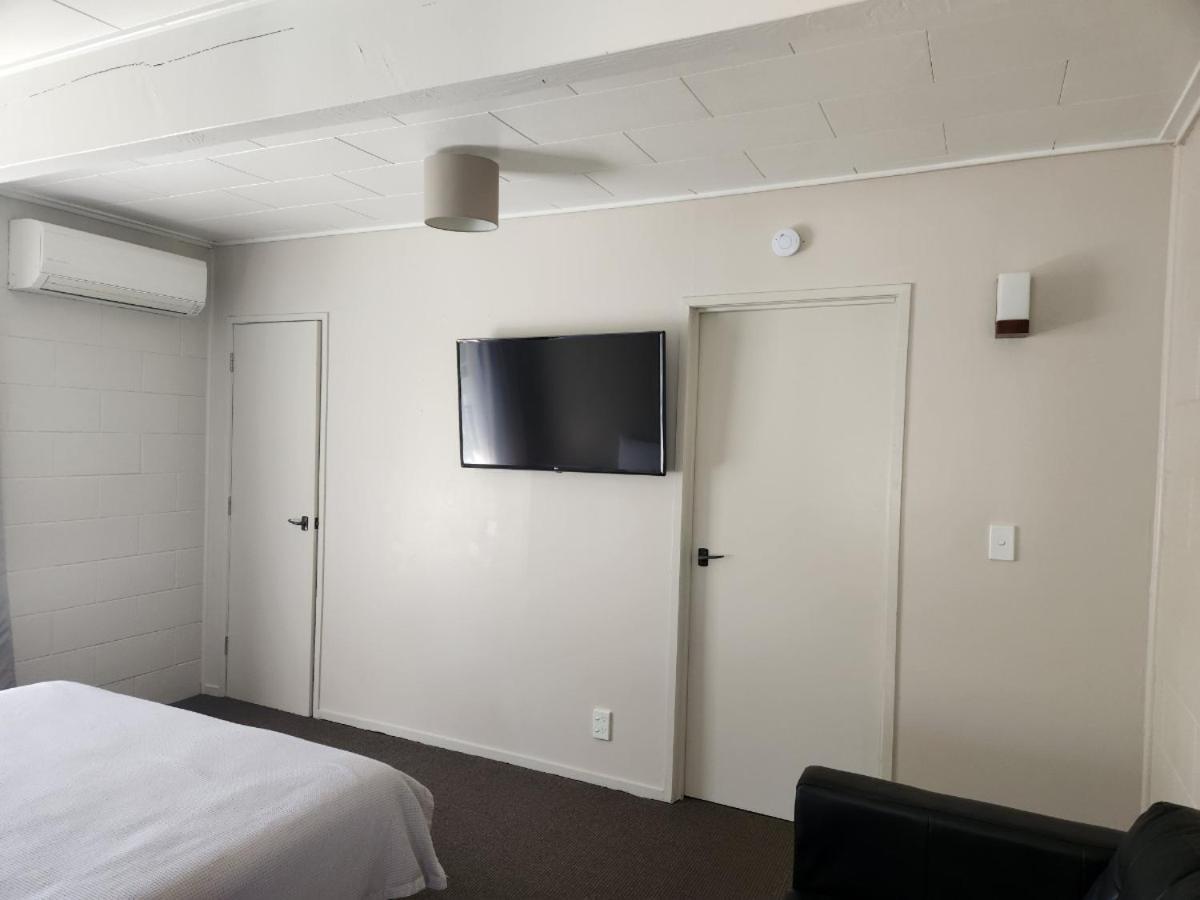 Kelly'S Riverside Motel Таумаруни Экстерьер фото