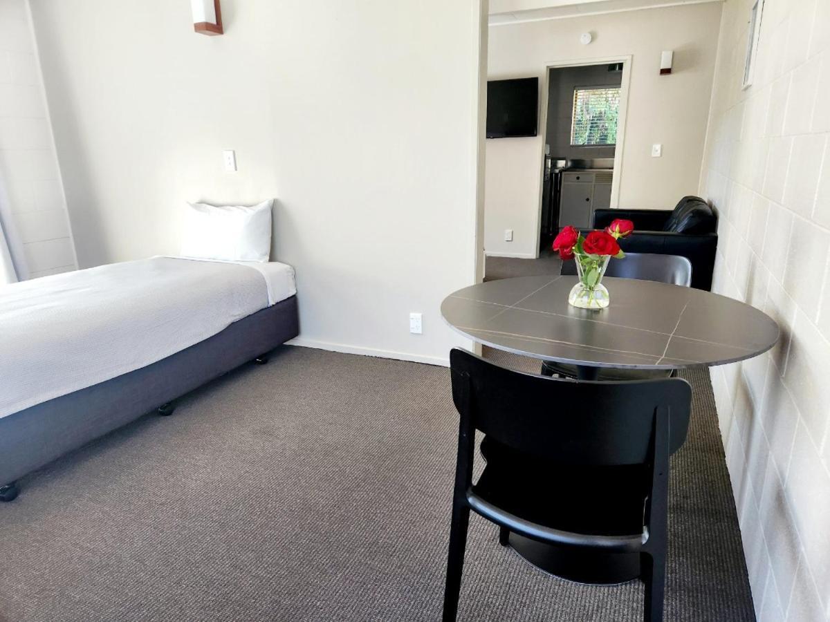 Kelly'S Riverside Motel Таумаруни Экстерьер фото