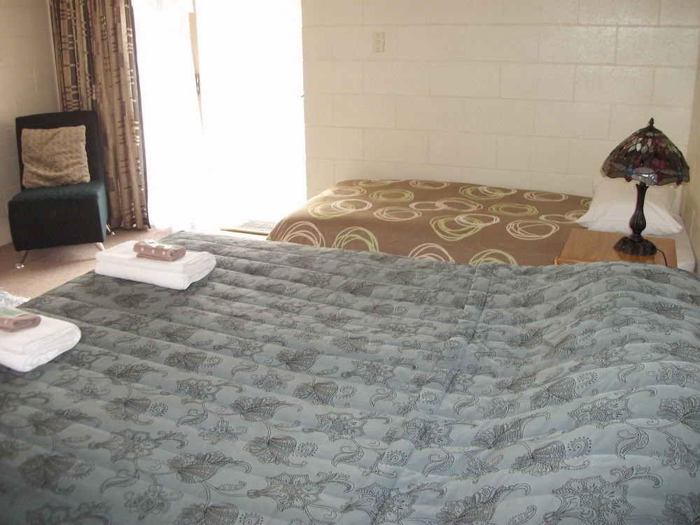 Kelly'S Riverside Motel Таумаруни Экстерьер фото