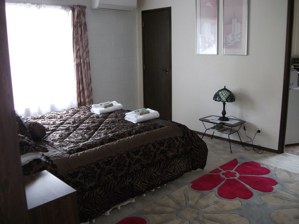 Kelly'S Riverside Motel Таумаруни Экстерьер фото
