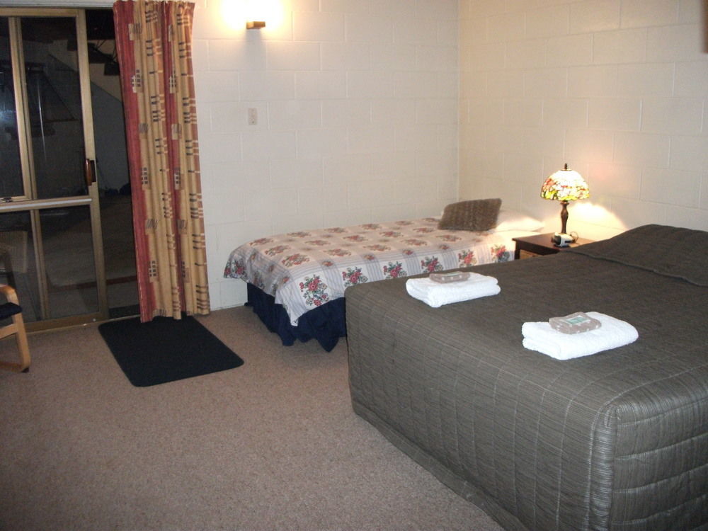 Kelly'S Riverside Motel Таумаруни Экстерьер фото
