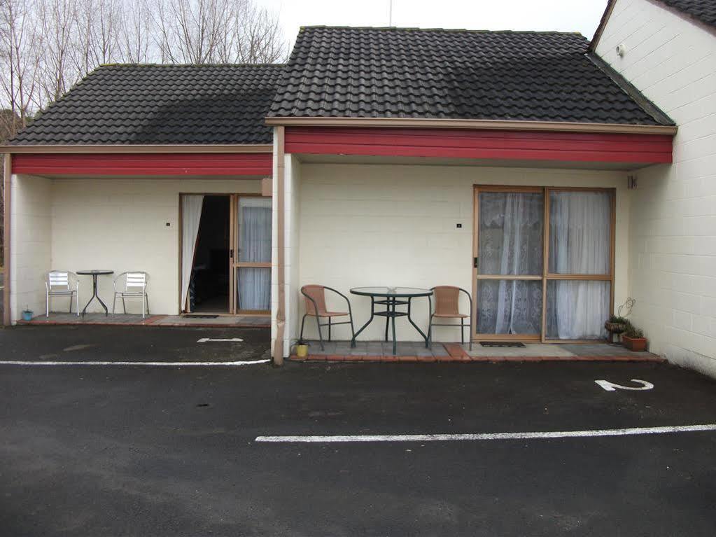 Kelly'S Riverside Motel Таумаруни Экстерьер фото