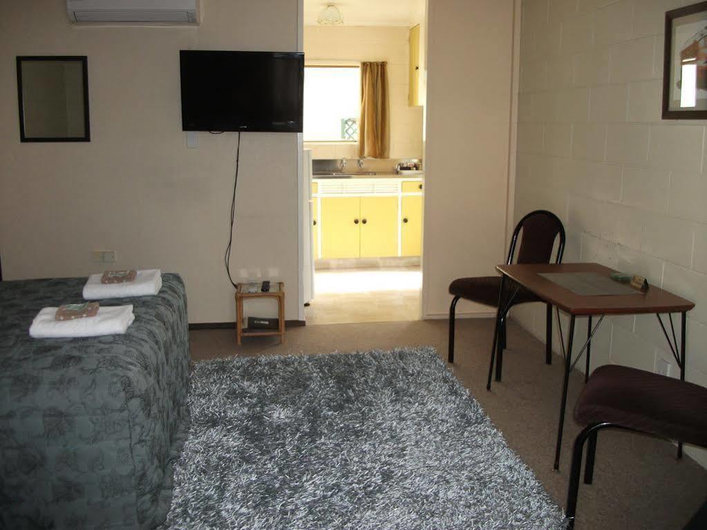 Kelly'S Riverside Motel Таумаруни Экстерьер фото
