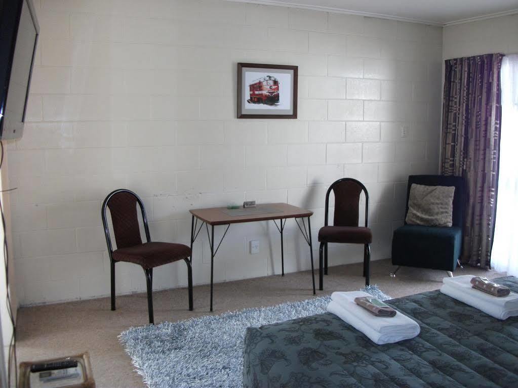 Kelly'S Riverside Motel Таумаруни Экстерьер фото